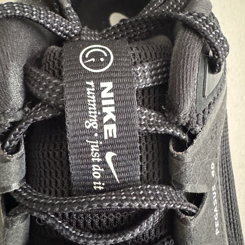 Nike Air Zoom Pegasus 40 Mens Size 10.5 Black White Running Sneakers DV3853-001 - Picture 10 of 16